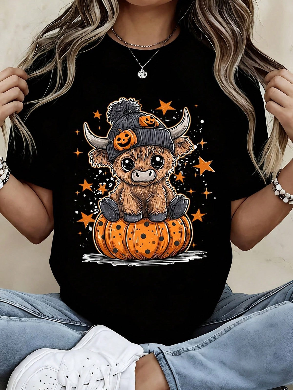 Women Casual Halloween T Shirt Cute Highland Cow Sitting On Pumpkin