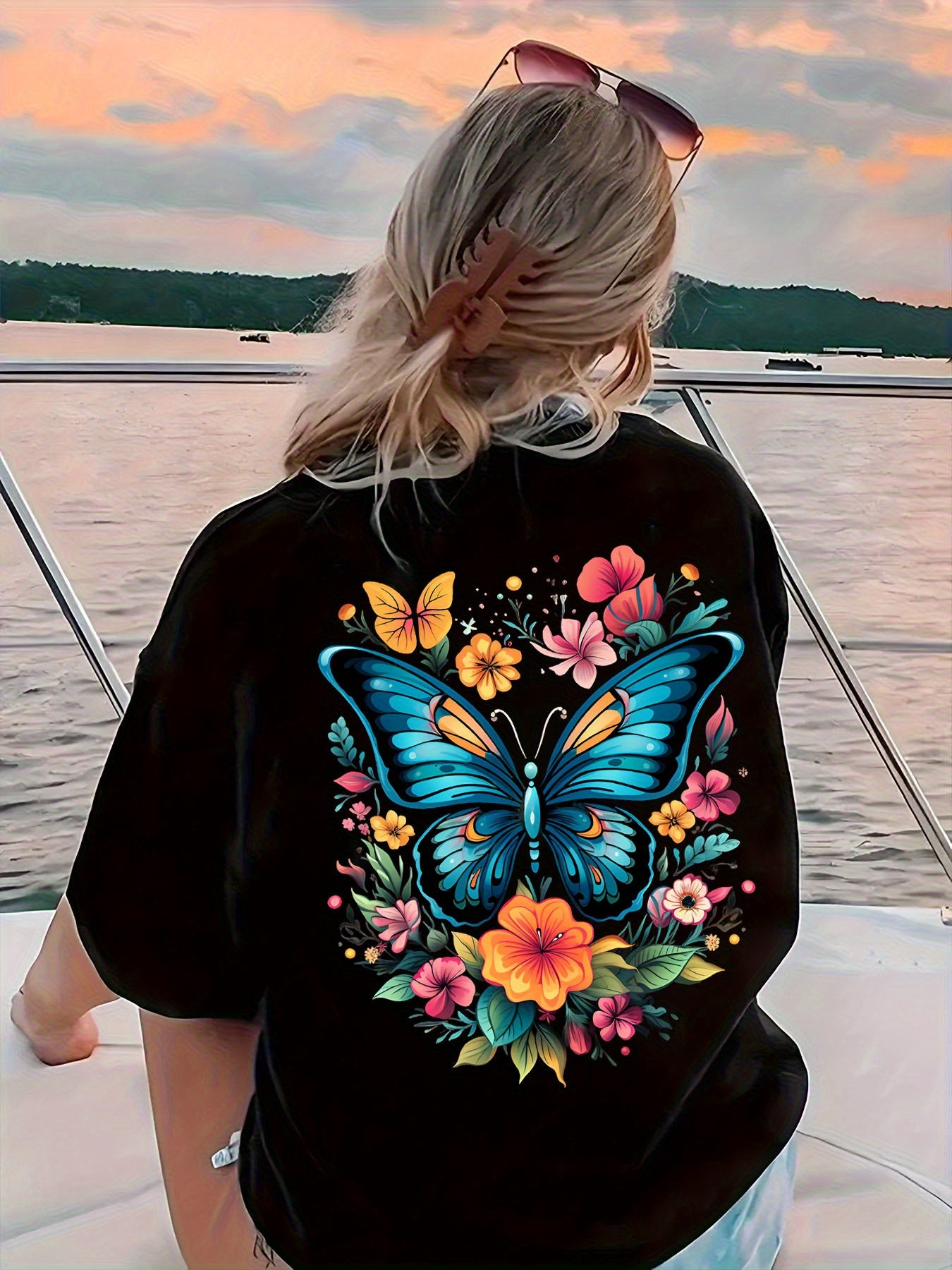 Women's Butterfly with Flowers Graphic T-Shirt, Blue Butterfly Floral Print Crew Neck Short Sleeve Casual Top, Summer Spring Aesthetic Tee