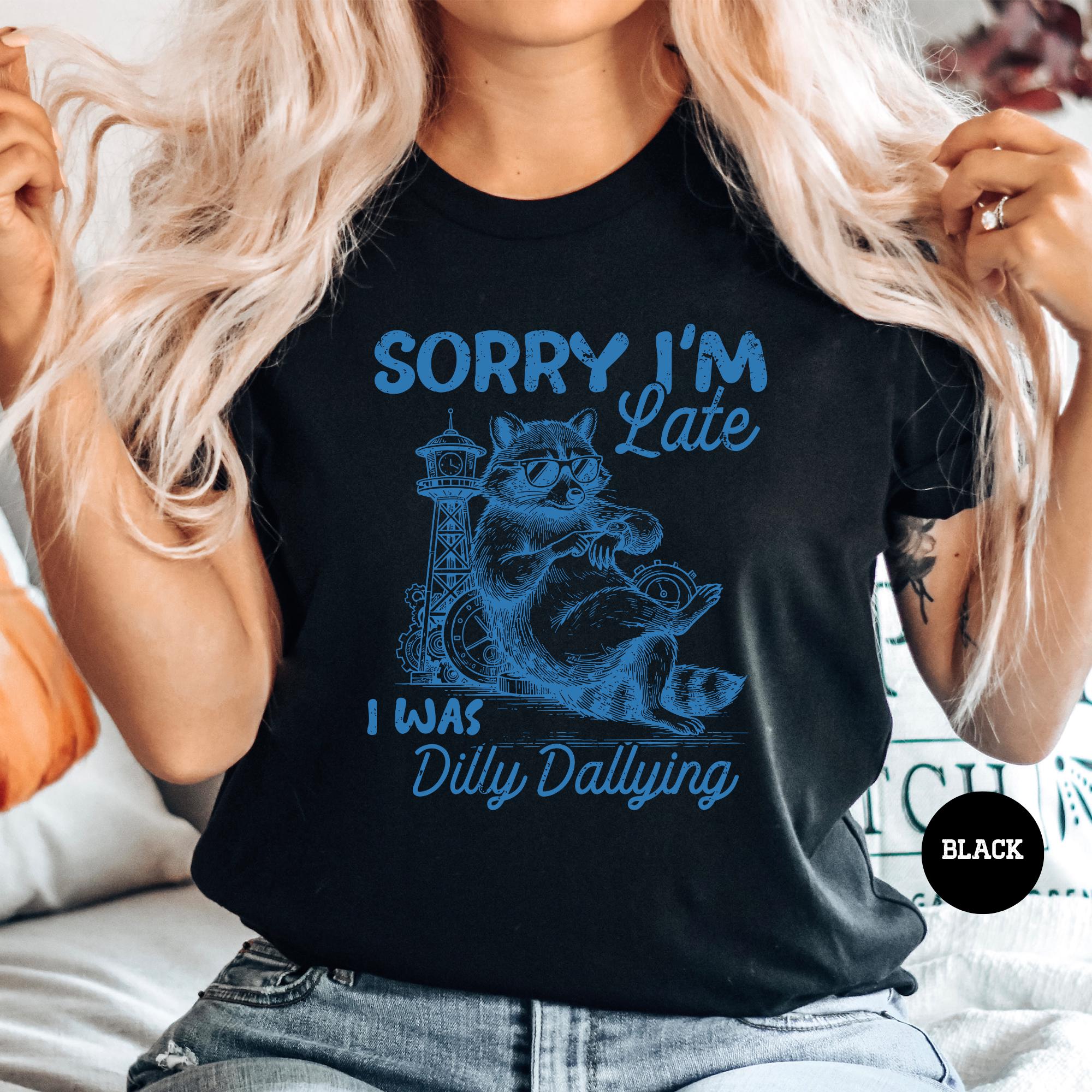 Sorry I'm Late I Was Dilly Dallying T-Shirt, Funny Retro Raccoon Graphic Tee, Sarcastic Casual Crew Neck Top